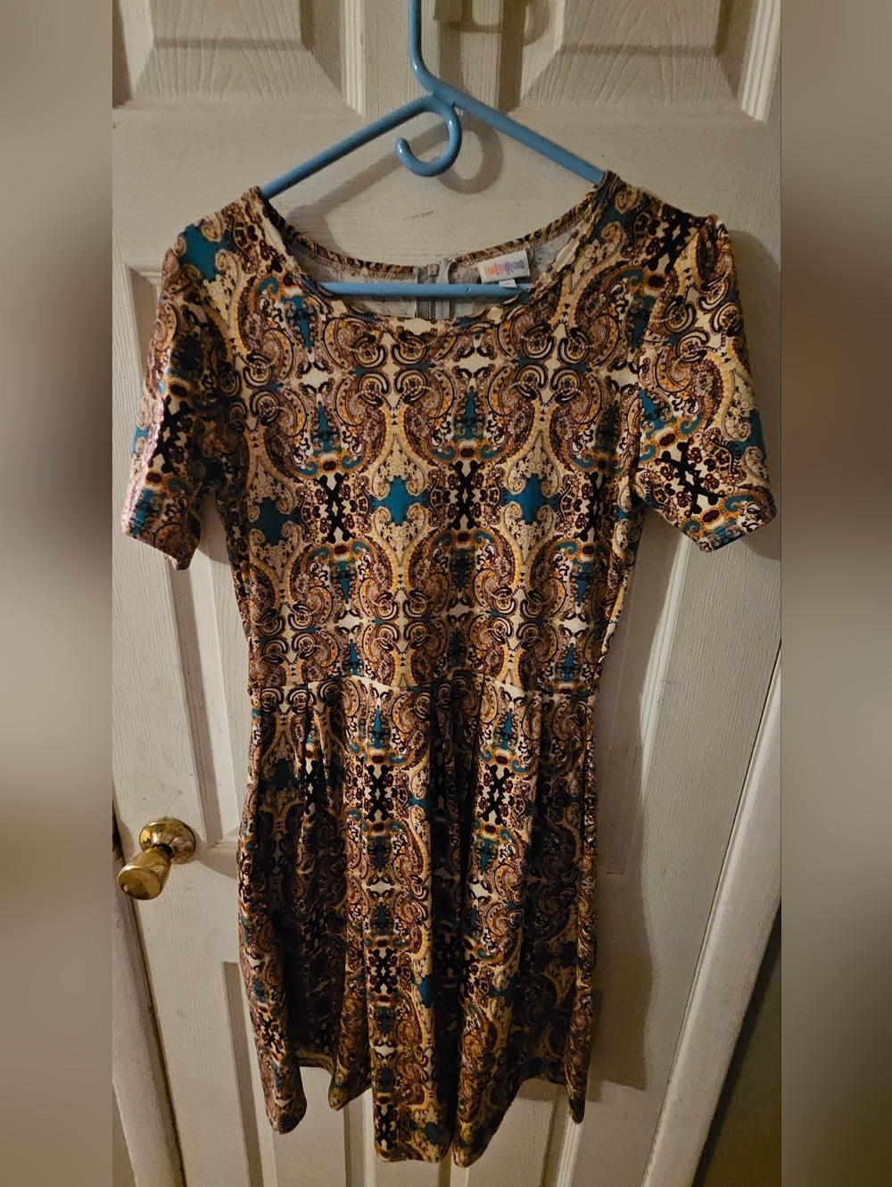 LuLaRoe Size Medium Amelia Paisley Print Dress with Pockets Stretchy NWOT